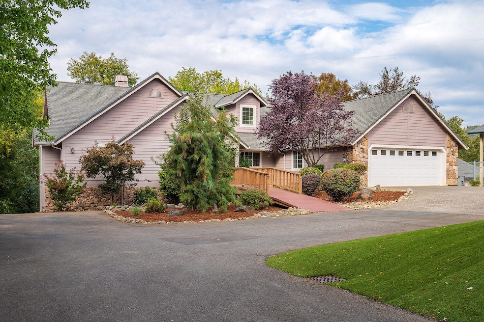 127 NW Dover Dr, Grants Pass, OR 97526 - photo 1