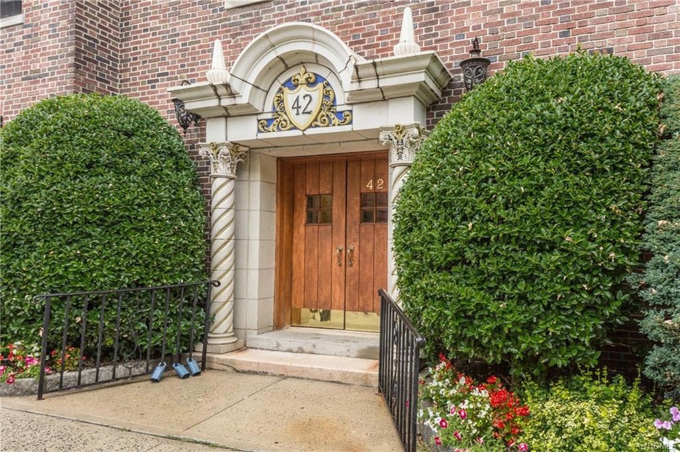 42 Pondfield Rd unit 5D, Bronxville, NY 10708 - photo 1