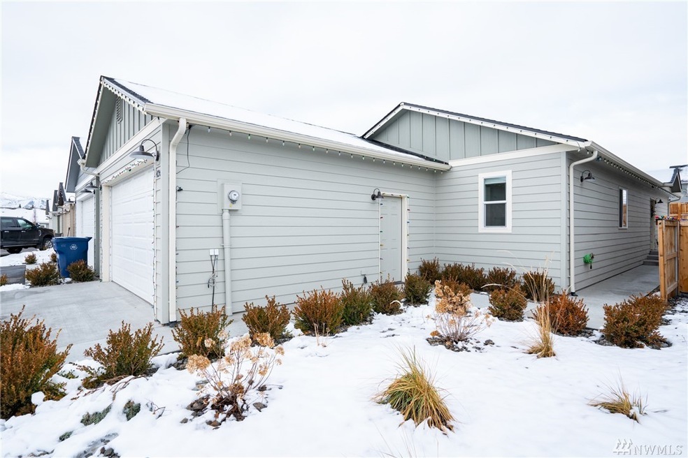 434 S Kansas Loop, East Wenatchee, WA 98802 - photo 1