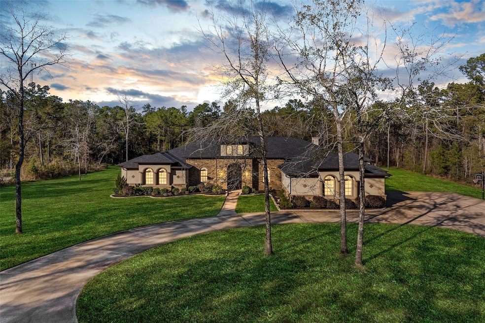 The open layout highlights a chef’s island kitchen
