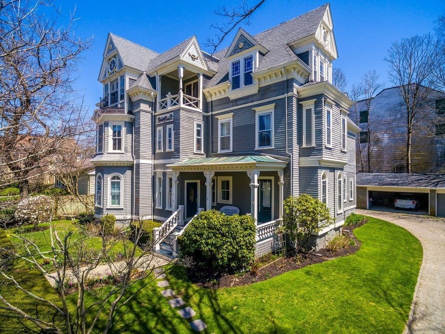 8 Cottage St unit 4, Newport, RI 02840 - photo 1