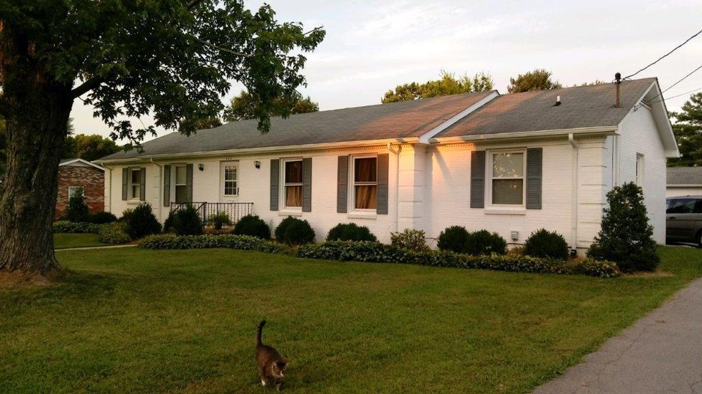 404 Perfection Dr, Shelbyville, TN 37160 - photo 1