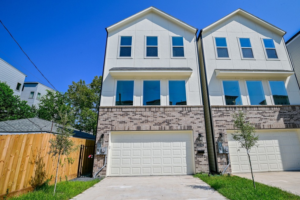 4214 Schuler St unit B, Houston, TX 77007 - photo 1