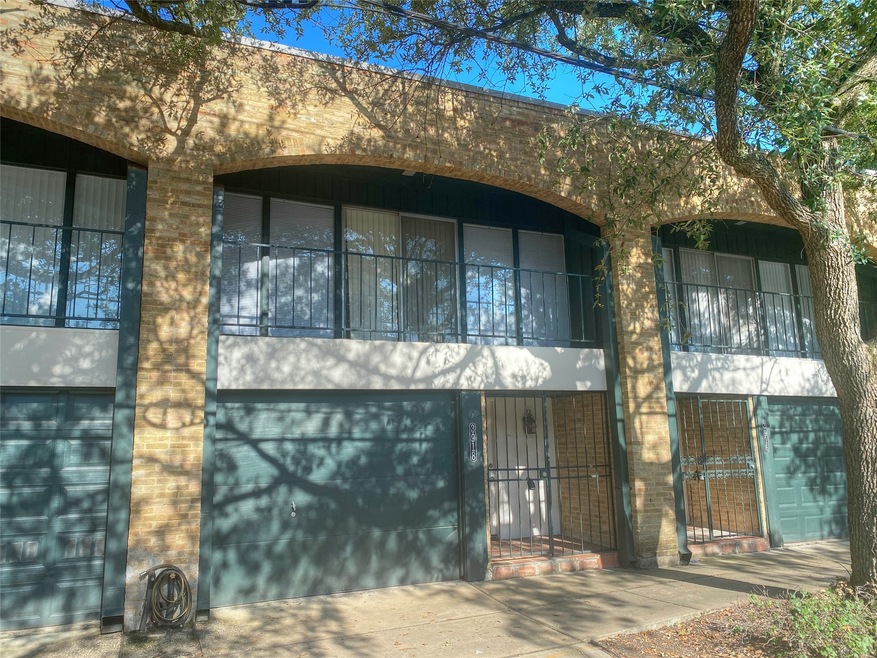3918 Mandell St, Houston, TX 77006 - photo 1