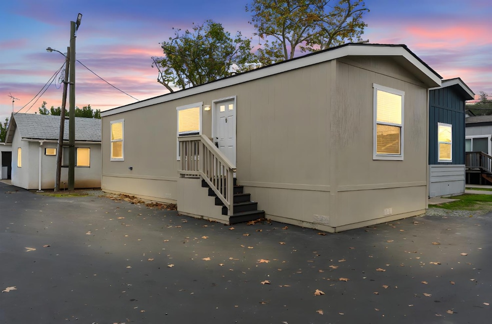 927 E F St unit 4, Oakdale, CA 95361 - photo 1