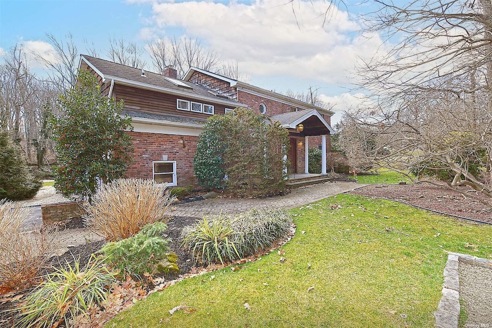 22 Ebbtide Ln, Dix Hills, NY 11746 MLS ONE3534788