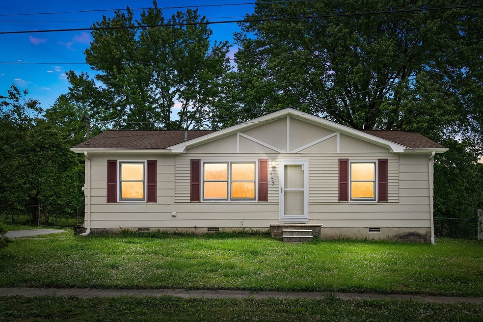 657 Evergreen Park Dr, Hopkinsville, KY 42240 - photo 1