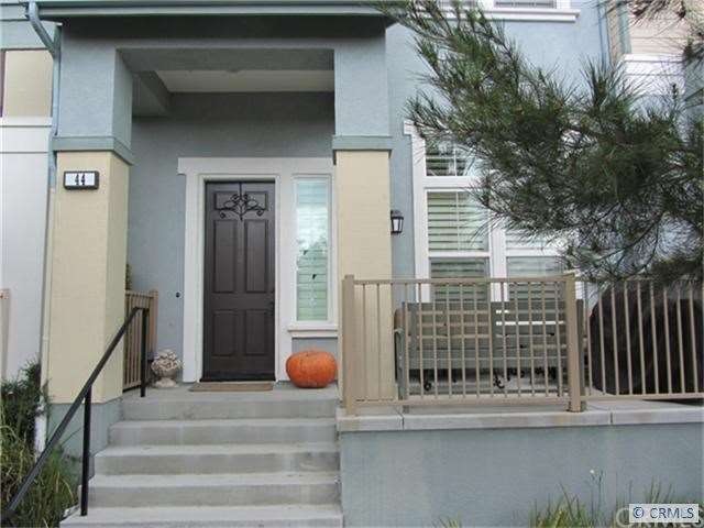 Lovely Entry w/ Patio!