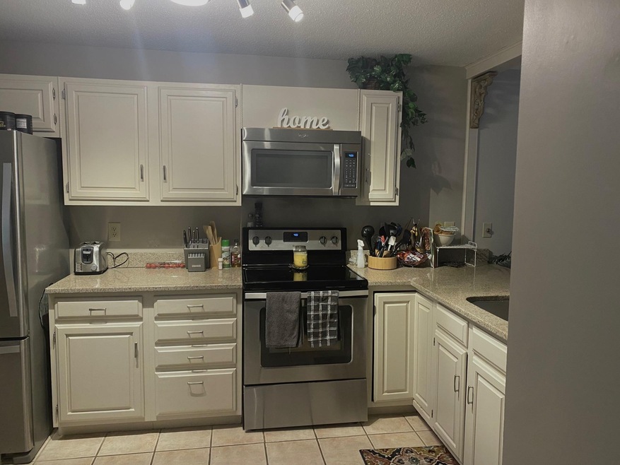 6 Pheasant Ln, Claremont, NH 03743 - photo 1