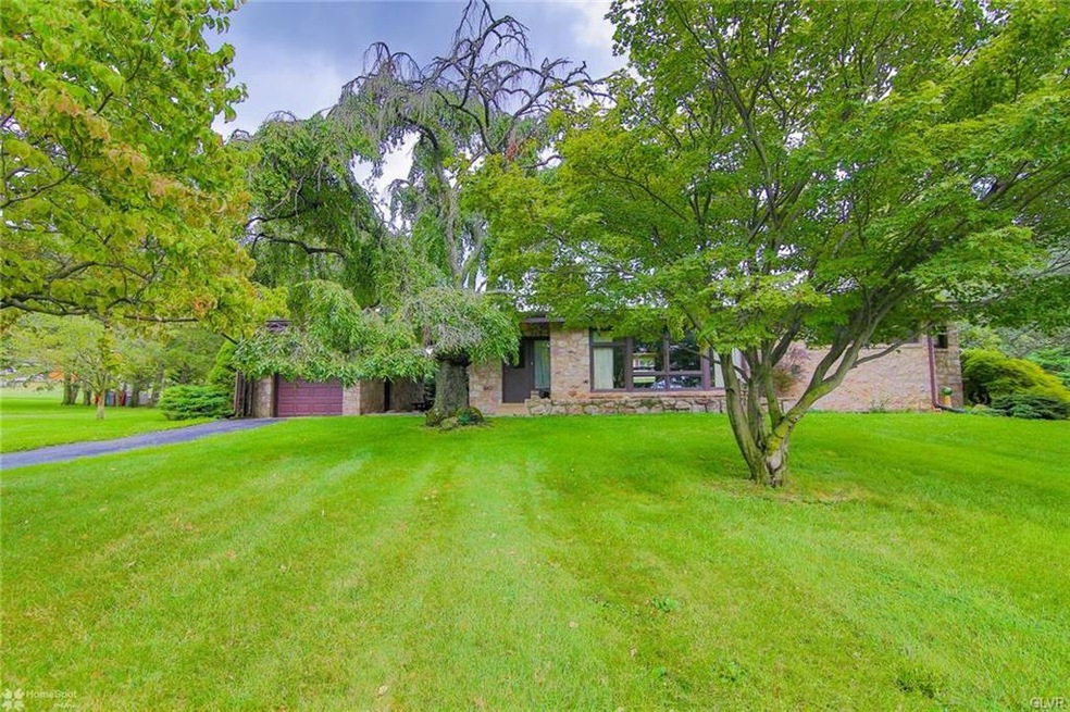 4301 Wrights Ln, Whitehall, PA 18052 - photo 1