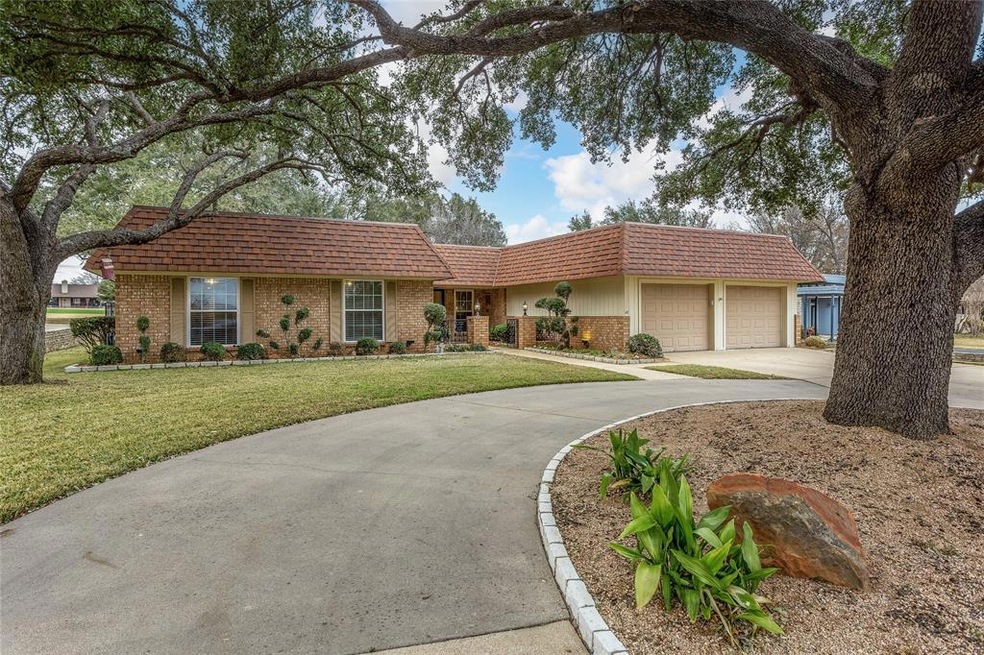 3914 Fairway Dr, Granbury, TX 76049 - photo 1