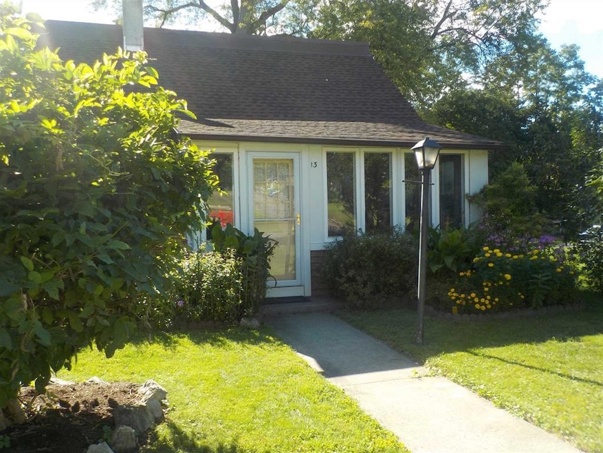 13 Peckham Rd, Poughkeepsie, NY 12603 - photo 1