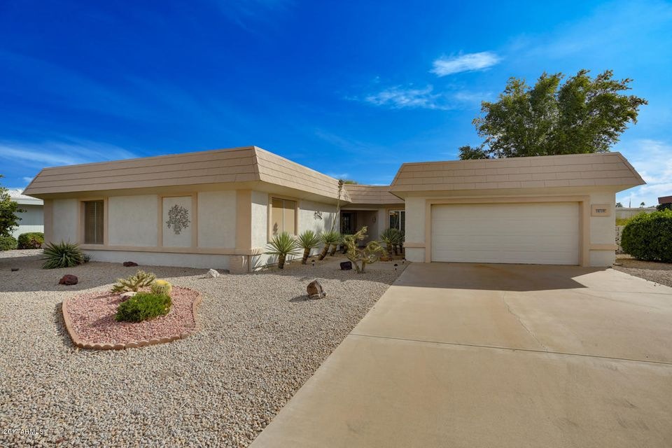 10709 W Wheatridge Dr, Sun City, AZ 85373 - photo 1