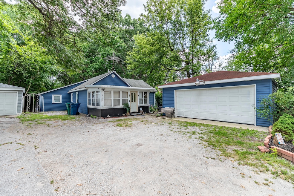 3131 & 3135 Burr St-6