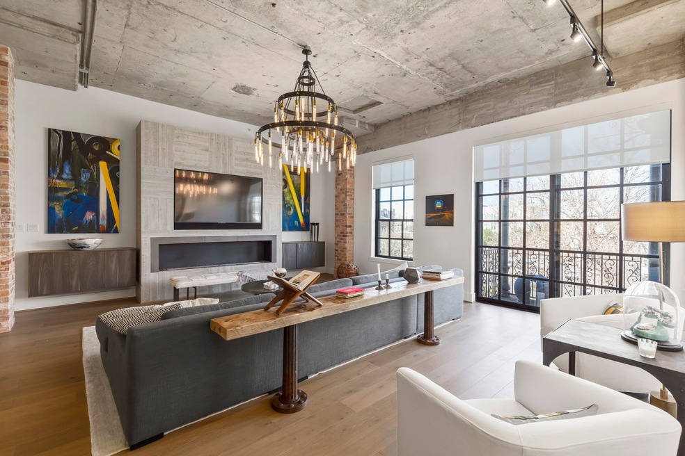 Glamorous loft living meets Greater Heights amenit