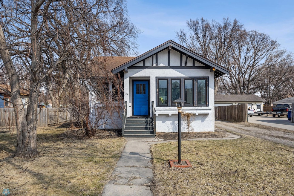 312 11th St. N Moorhead