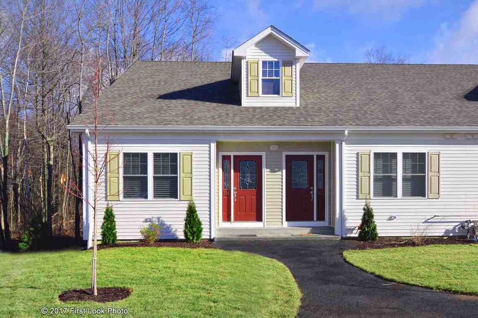 610 Graycoach Ln unit 610, Cranston, RI 02921 - photo 1