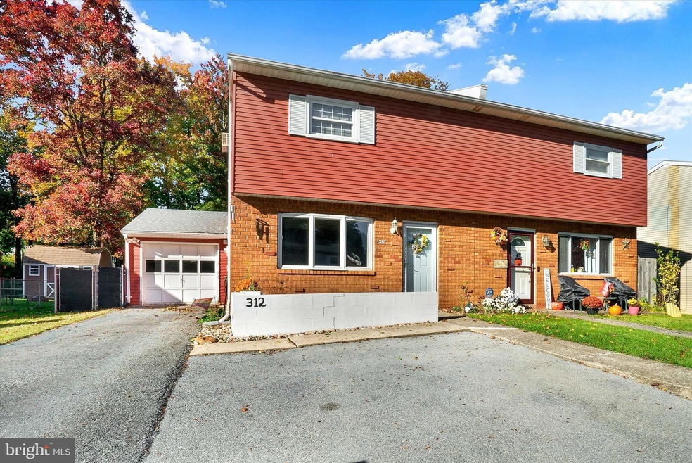 312 Lockridge Ln, Alburtis, PA 18011 - photo 1