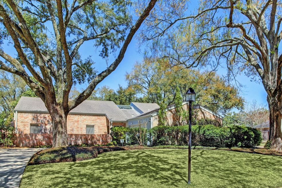 10102 Meadow Lake Ln, Houston, TX 77042 - photo 1
