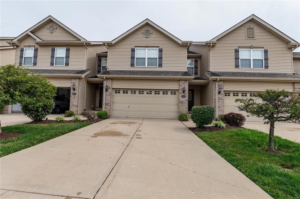 6836 Hampshire Ct, Maryville, IL 62062 - photo 1