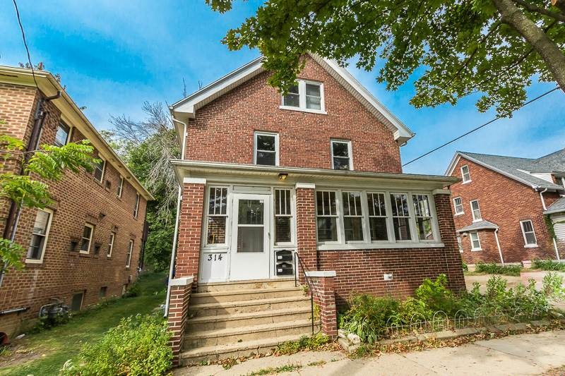 314 S Brooks St unit 1, Madison, WI 53715 - photo 1