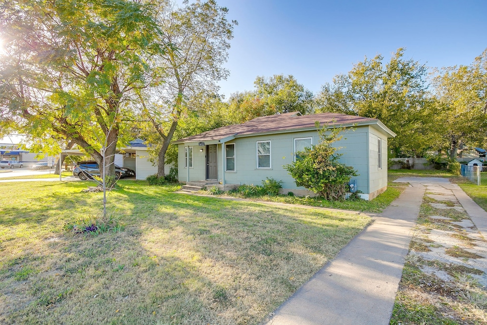 5032 Hartford Dr, River Oaks, TX 76114 - photo 1