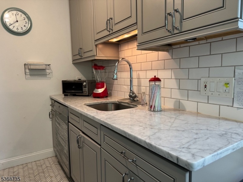 605 Grove St unit 5, Clifton, NJ 07013 - photo 1