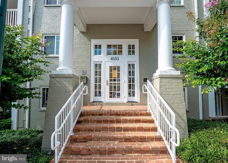 4151 S Four Mile Run Dr unit 303, Arlington, VA 22204 - photo 1