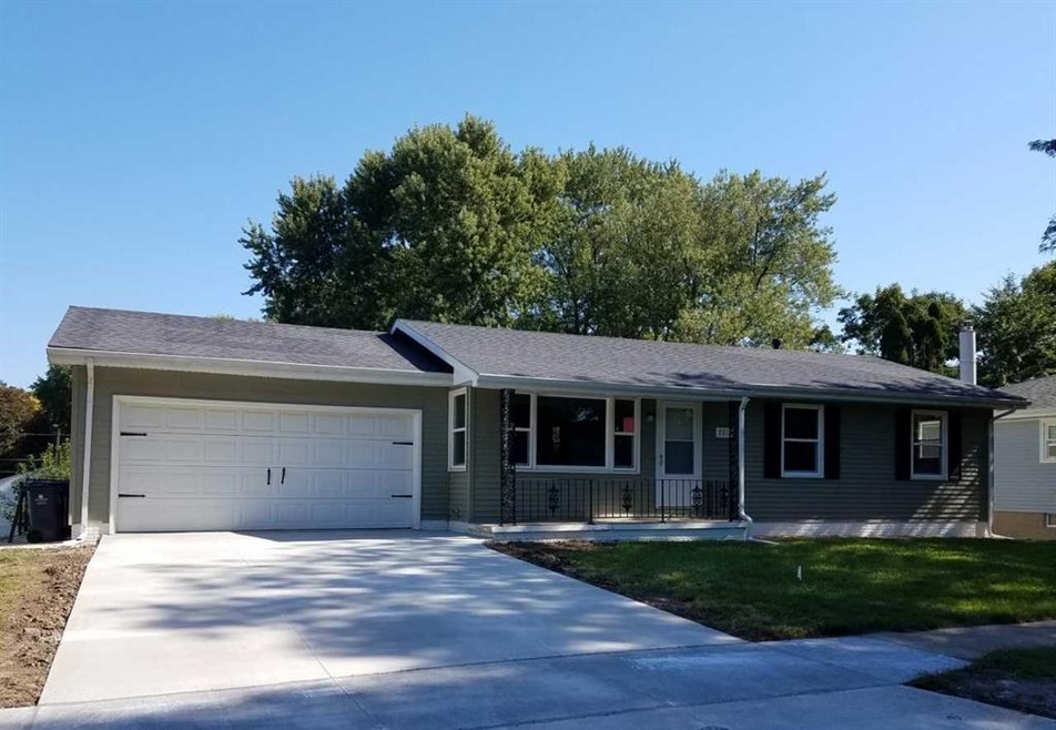 2710 Hickory Dr SW, Cedar Rapids, IA 52404 - photo 1