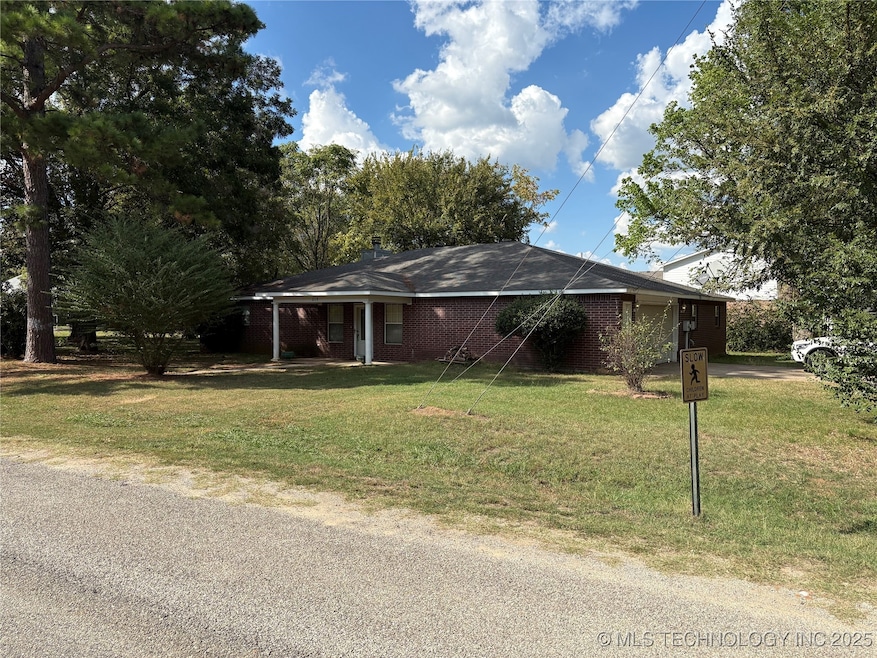 215 E Leecraft Ave, Colbert, OK 74733 - photo 1