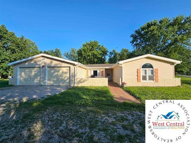 30516 Summers Dr, Sedalia, MO 65301 - photo 1