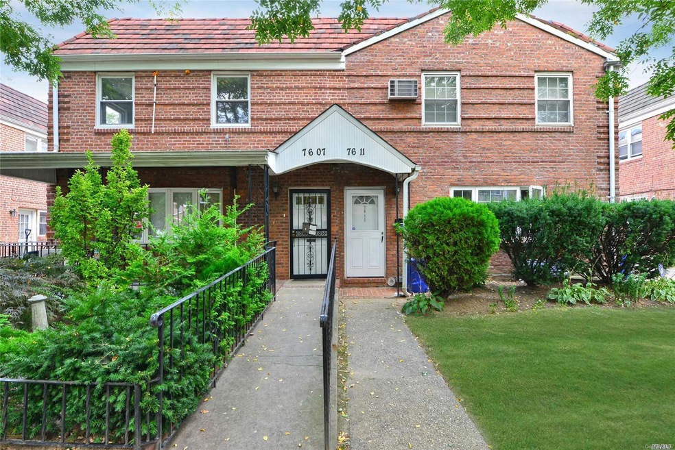 7607 170th St, Fresh Meadows, NY 11366 - photo 1