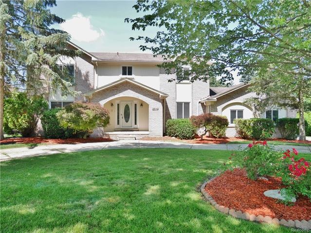 2641 Creek Bend Dr, Troy, MI 48098 - photo 1