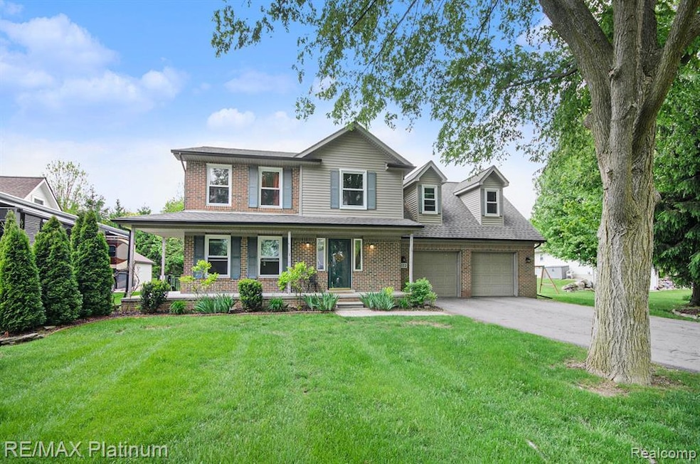 1203 Heather Glens Ct, Howell, MI 48843 - photo 1