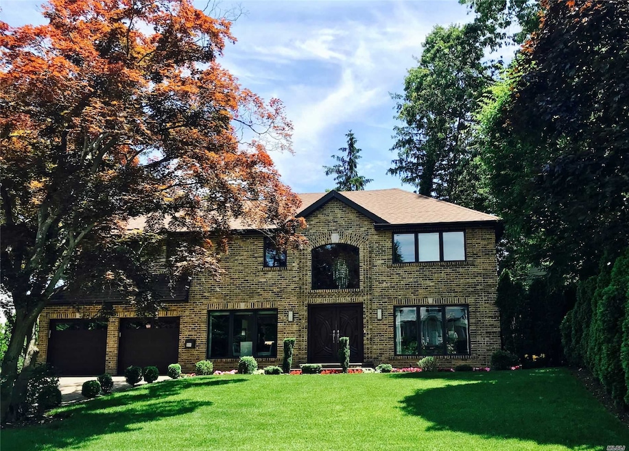 86 Pickwick Rd, Manhasset, NY 11030 - photo 1