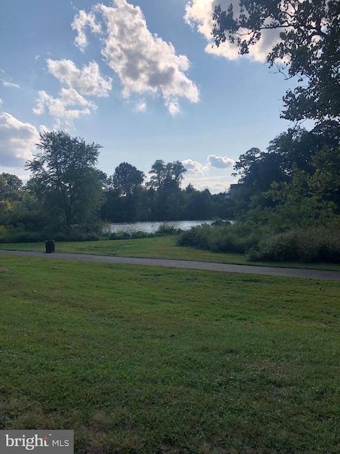 610 S Newton Lake Dr, Collingswood, NJ 08108 - photo 1