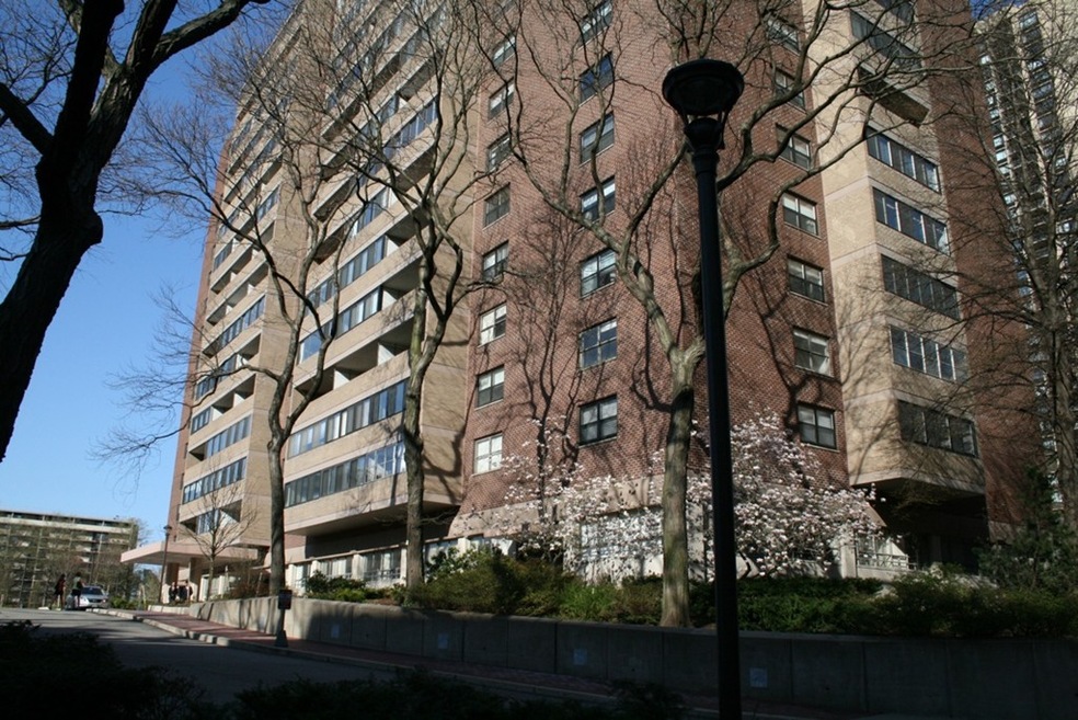 Hawthorne Place Condominium unit 7L, Boston, MA 02114 - photo 1