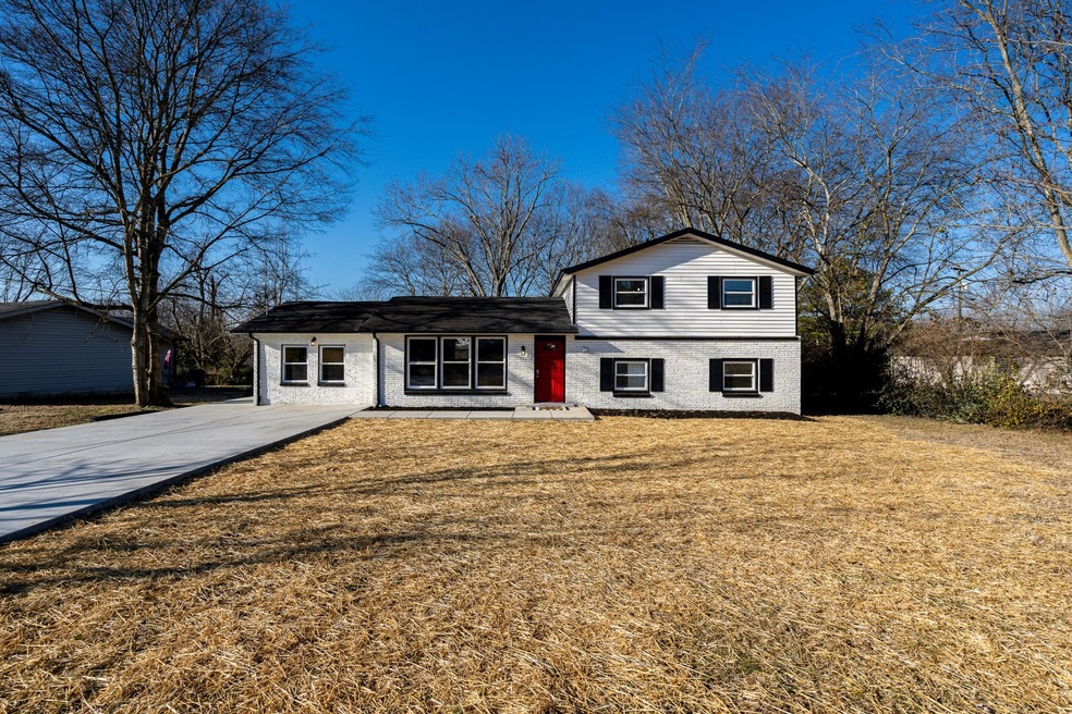 Welcome home to Robwood Drive!  This is a good looking home!! 