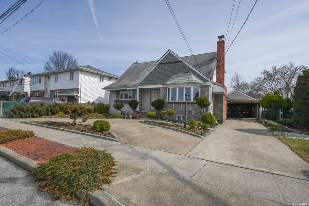 98 Averill Blvd, Franklin Square, NY 11010 - photo 1