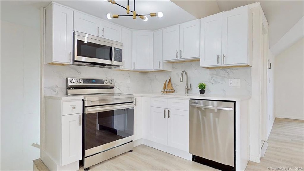 37 Village Rd unit 3, Milford, CT 06460 - photo 1