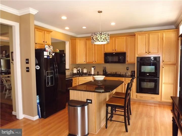 101 N Savanna Dr, Pottstown, PA 19465 - photo 1