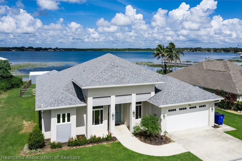 956 Lake Dr E, Lake Placid, FL 33852 - photo 1