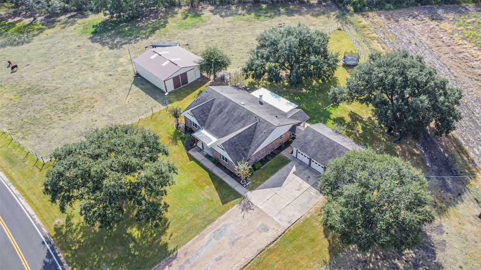 506 Twin Ln, Rosenberg, TX 77471 - photo 1