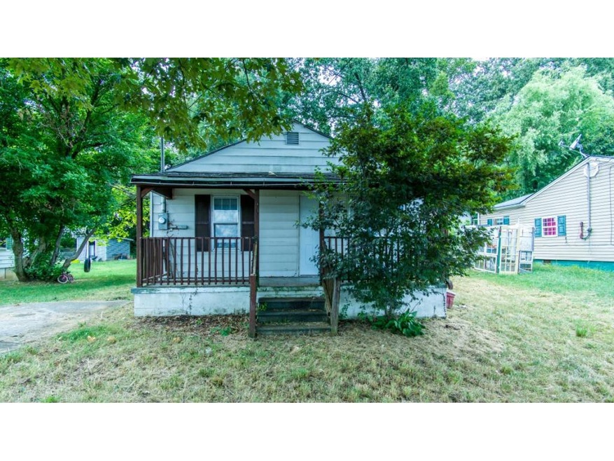 2233 E Fairview Ave, Johnson City, TN 37601 - photo 1