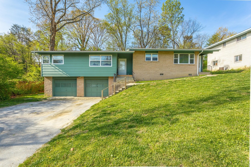 4606 Plaza Hills Ln, Hixson, TN 37343 - photo 1