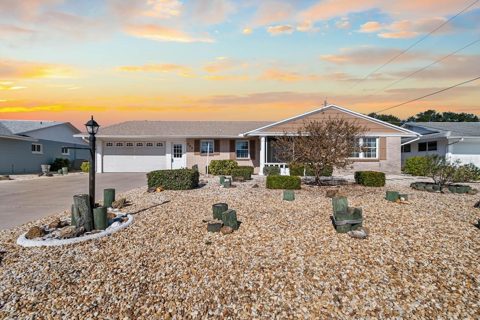 829 Fox Hills Dr, Sun City Center, FL 33573 - photo 1