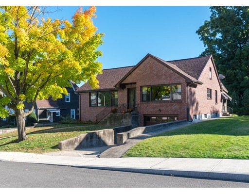 38 Lindbergh Ave, Holyoke, MA 01040 - photo 1