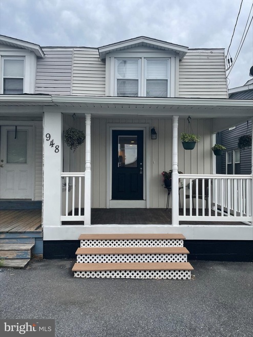 948 W Main St, New Holland, PA 17557 - photo 1