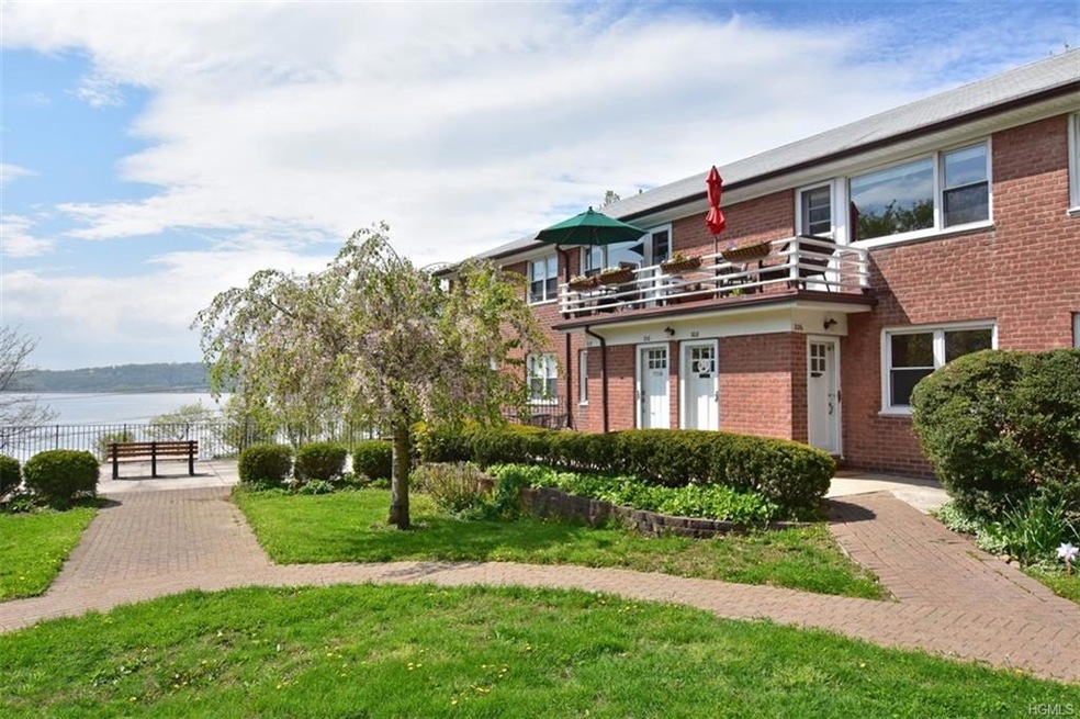 206 S Buckhout St unit 206, Irvington, NY 10533 - photo 1