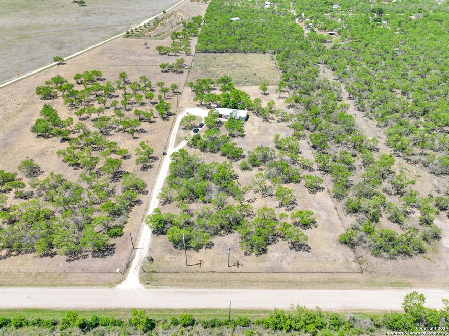 420 County Road 4513, Hondo, TX 78861 - photo 1